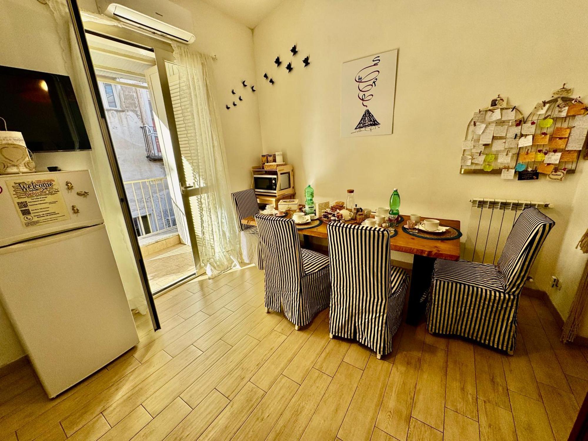 나폴리 La Casa Di Sarah Aspetta Voi 아파트 외부 사진